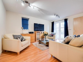 Pass the Keys Lovely 2 Bedroom Apartment with Secure Parking